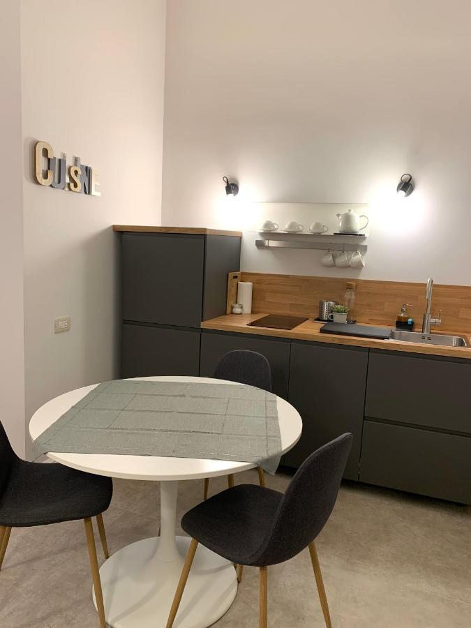 Apartment Rent Casa Almika Bari Bagian luar foto